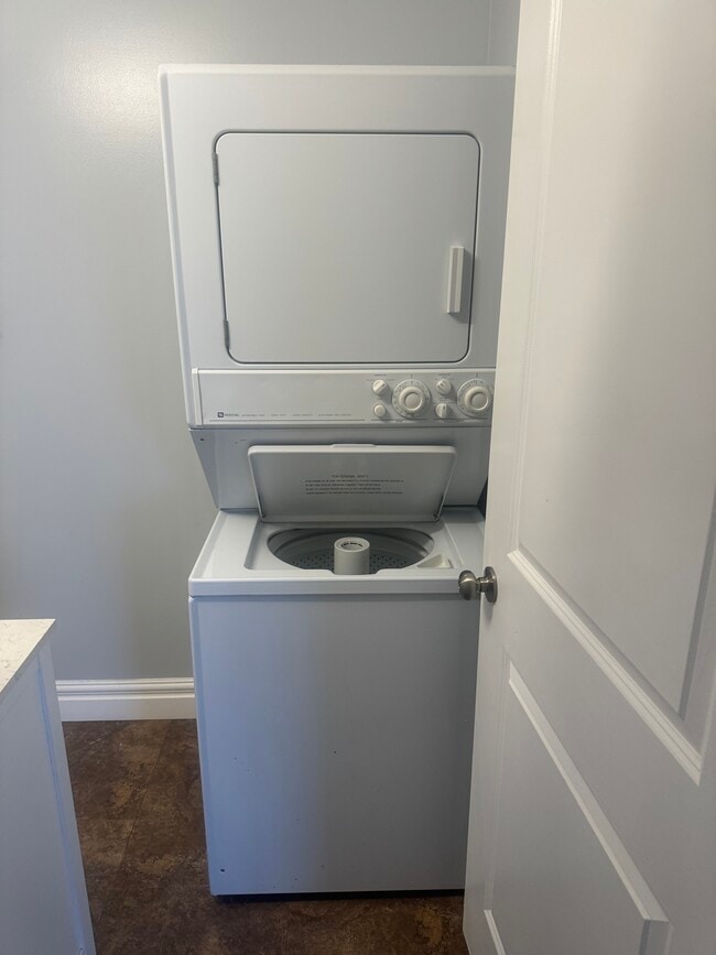 Photo - 830 Oxford Dr Unit Basement Apartment