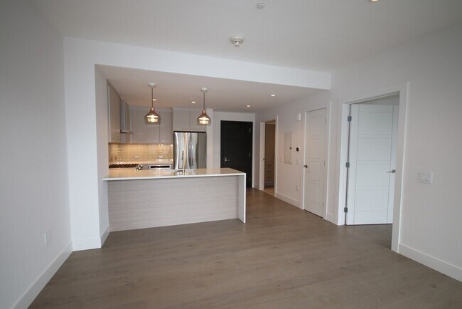 Building Photo - 40 Traveler St Unit 211