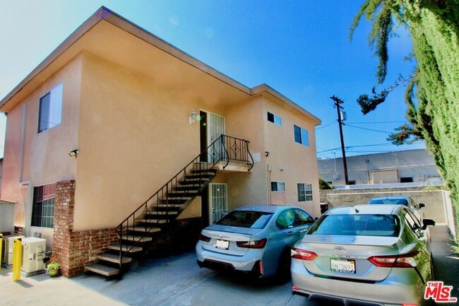 Building Photo - 1319 E California Ave