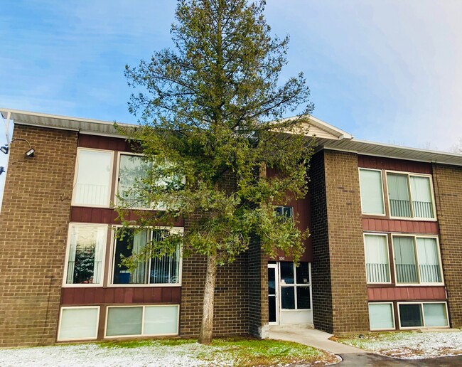 Building Photo - Cranberry Court Unit 304 - 8 Rental