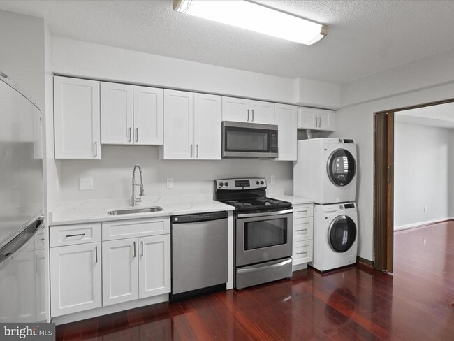 Building Photo - 3713 S George Mason Dr Unit 909 W Rental