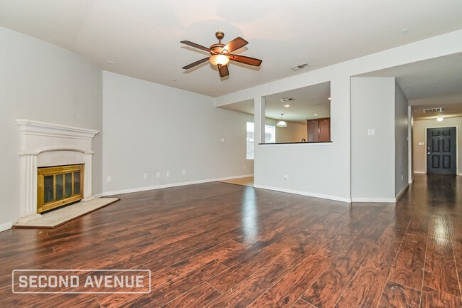 Photo - 680 Austin Ln