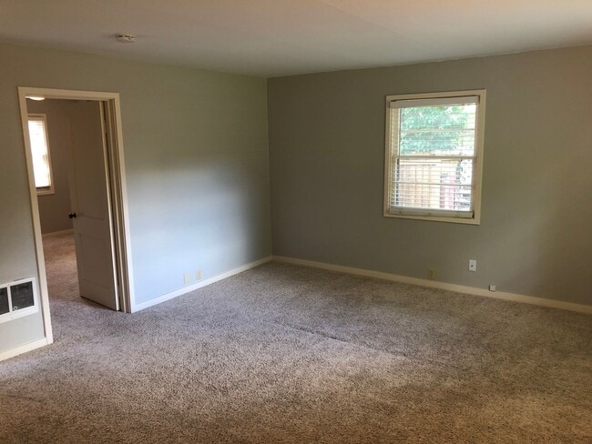 Photo - One Bedroom Cottage in the Heart of Salem Unit 840