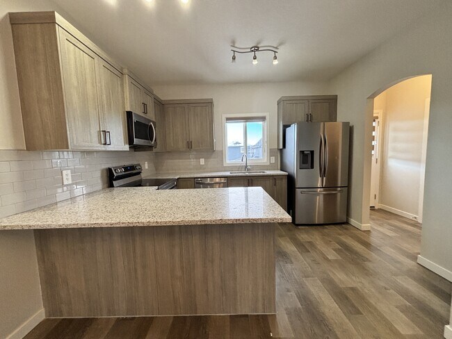 Photo - 380 Lawthorn Wy SE