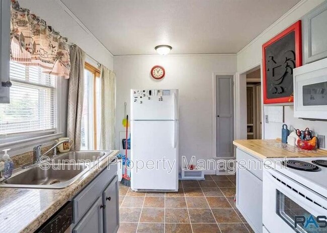 Photo - 804 E Presentation St