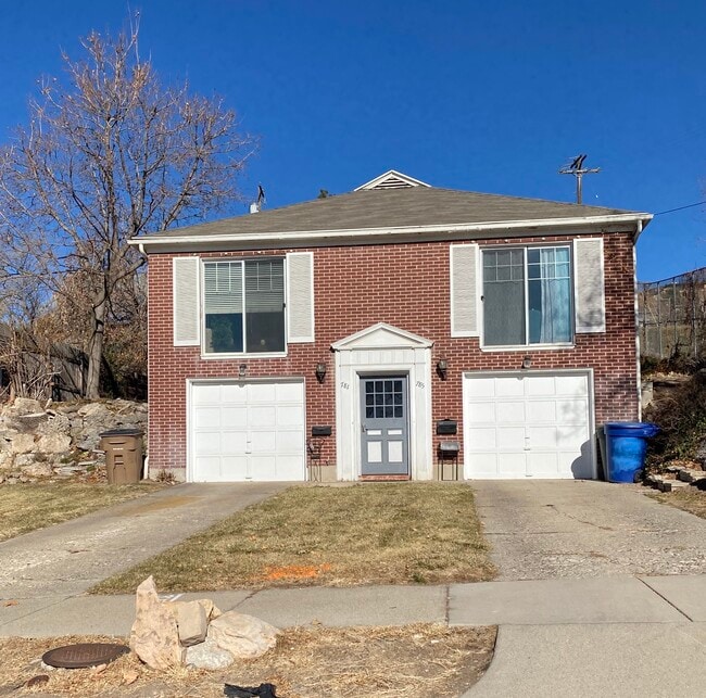 Photo - 781 E 11th Ave