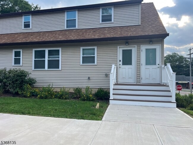 Building Photo - 14 US-206 Unit 14 Rental