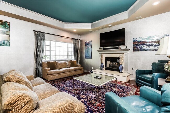 Photo - 1702 Newning Ave
