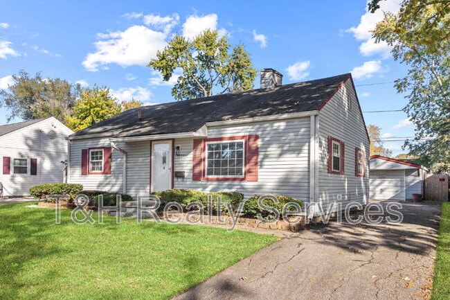 Photo - 2233 St Paul St