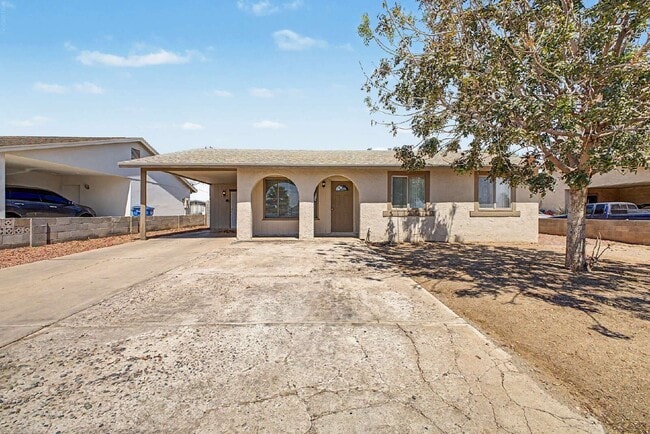 Photo - 2521 N 49th Ave