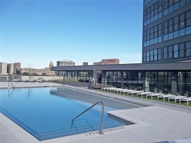 Photo - 800 Embassy Dr Unidad 205 Rental