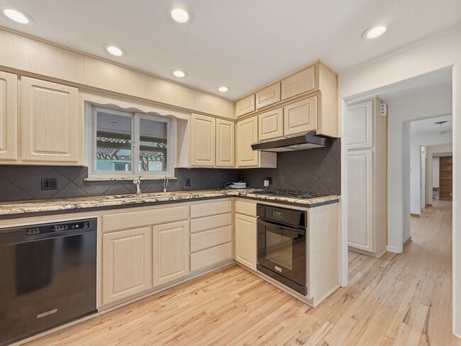 Photo - 1101 Locust St