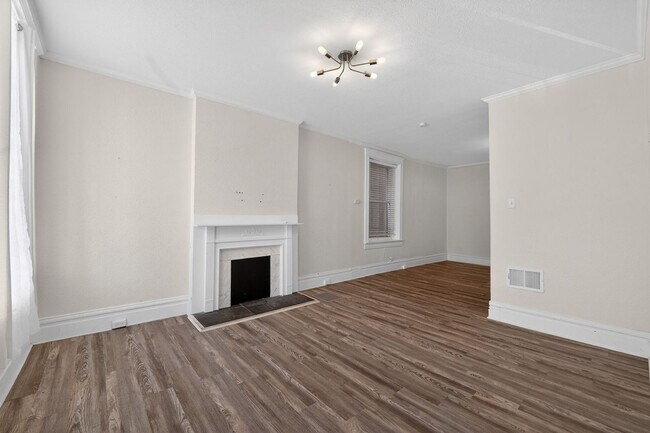 Photo - 2918 Sidney St