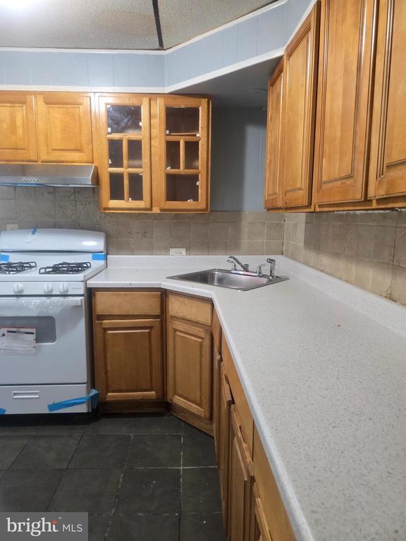 Photo - 556 N Wanamaker St