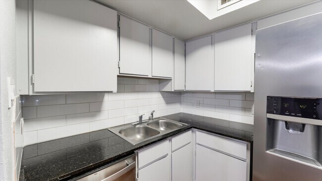 Photo - 10811 Richmond Ave Unit 101