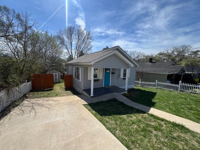 Photo - 1449 Marion St