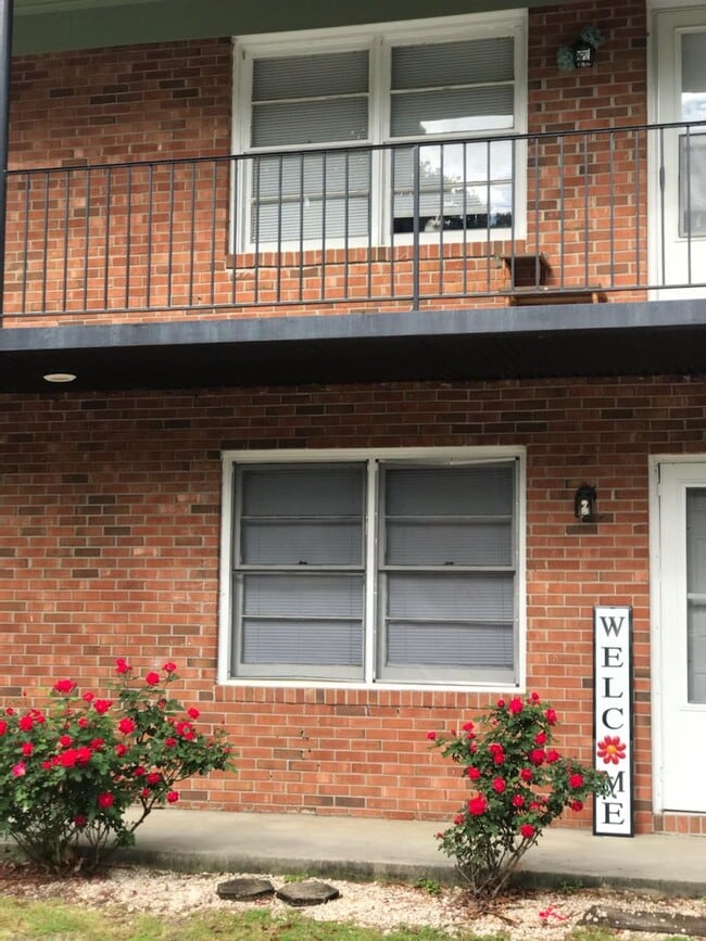 Outside - 1803 E 6th St Unit 8
