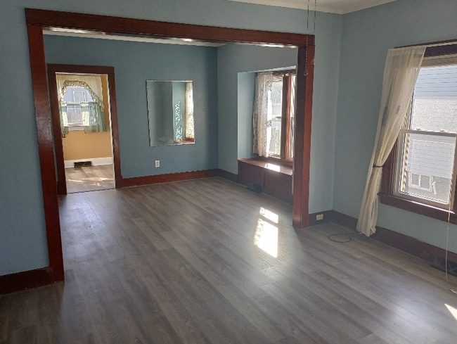 Photo - 19 5th Ave NW