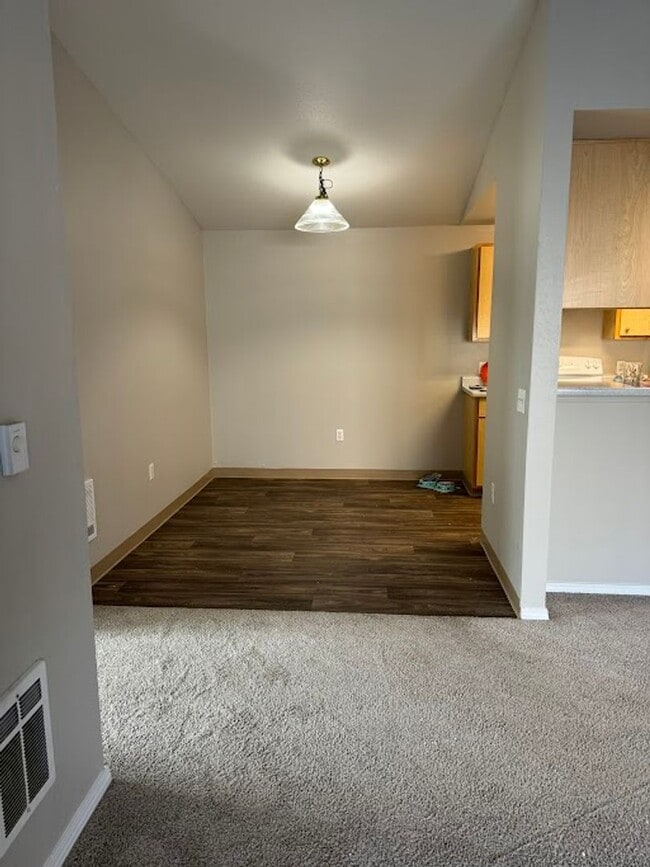 Photo - Life Just Got Better Come See For Yourself At Powell Court Apartments!! Unit 59