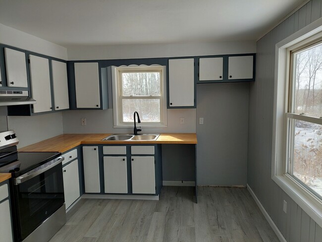 Building Photo - 12 Airport Rd Unit 5-4