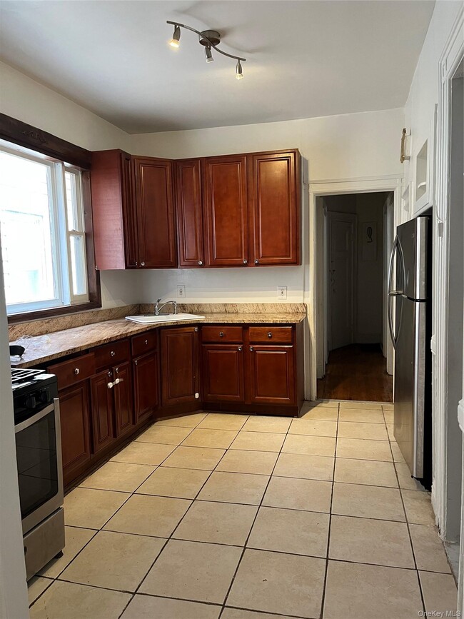 Building Photo - 417 Marlborough Rd Unit 1st floor