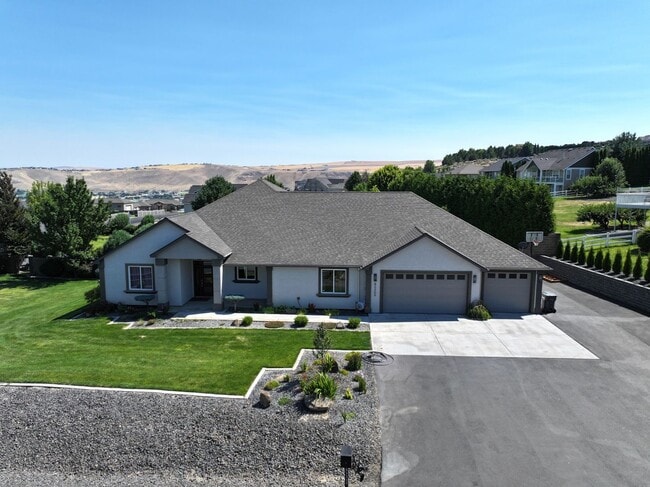 Building Photo - Peaceful Living with Views, Space & a 6 Ca... Rental