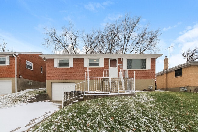 Building Photo - 5325 Plumridge Dr