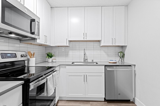 Modern Kitchen with Stainless Steel Appliances at Veranda La Mesa Apartments in La Mesa, CA 91942