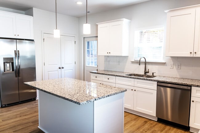 Photo - 1615 Martin Ave