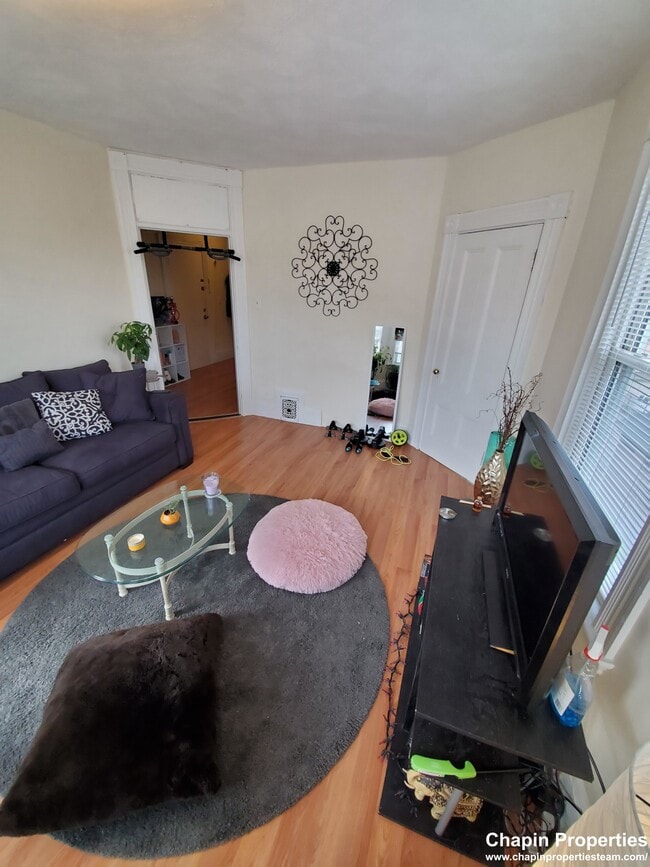 Building Photo - 40 Forest St