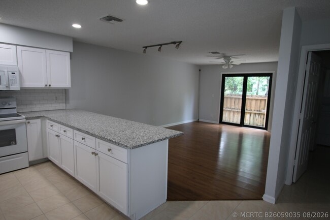 Photo - 324 W Pine St