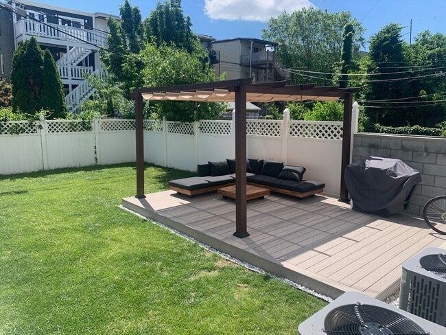 Building Photo - 229 Maverick St Unit 1