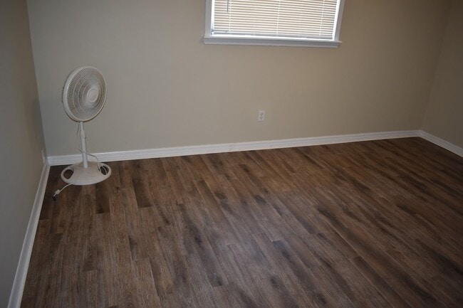 Photo - 4735 Redstone Dr