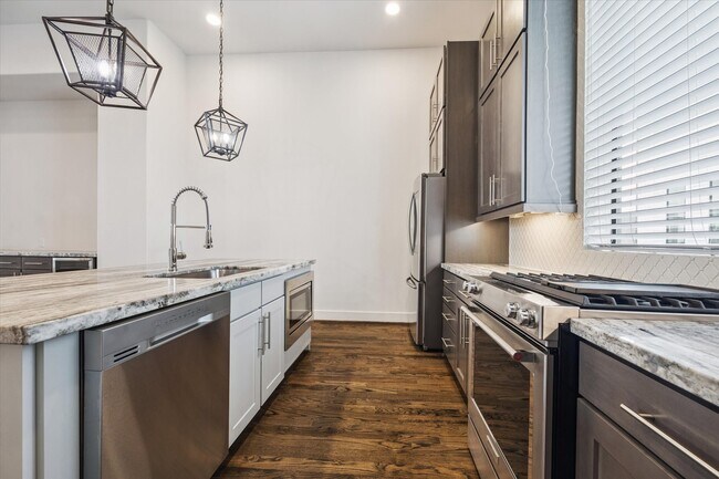 Photo - 1120 Ennis St