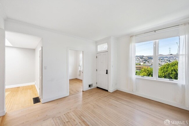 Building Photo - 133 Lundys Ln