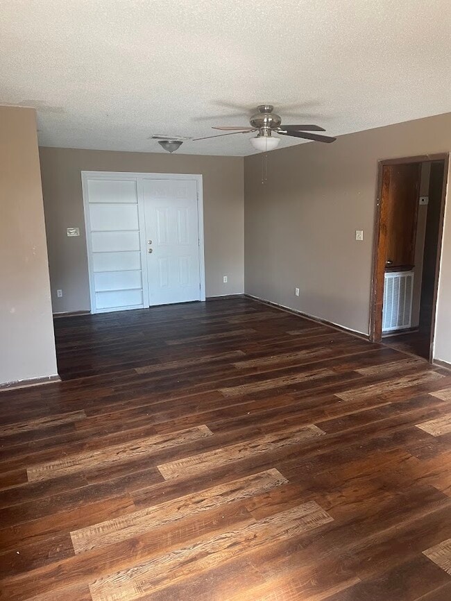 Photo - 2725 Yorktown Ave