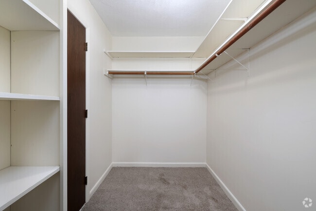 2BR, 1 BA - 837 SF - Walk-in Closet