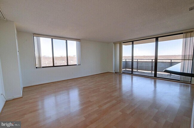 Photo - 5225 Pooks Hill Rd Unidad 1128N