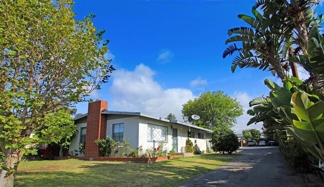 Costa Mesa Cottages
