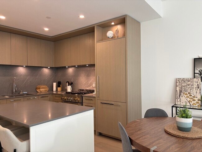 Photo - 3409 Lakeshore Rd Unit 301