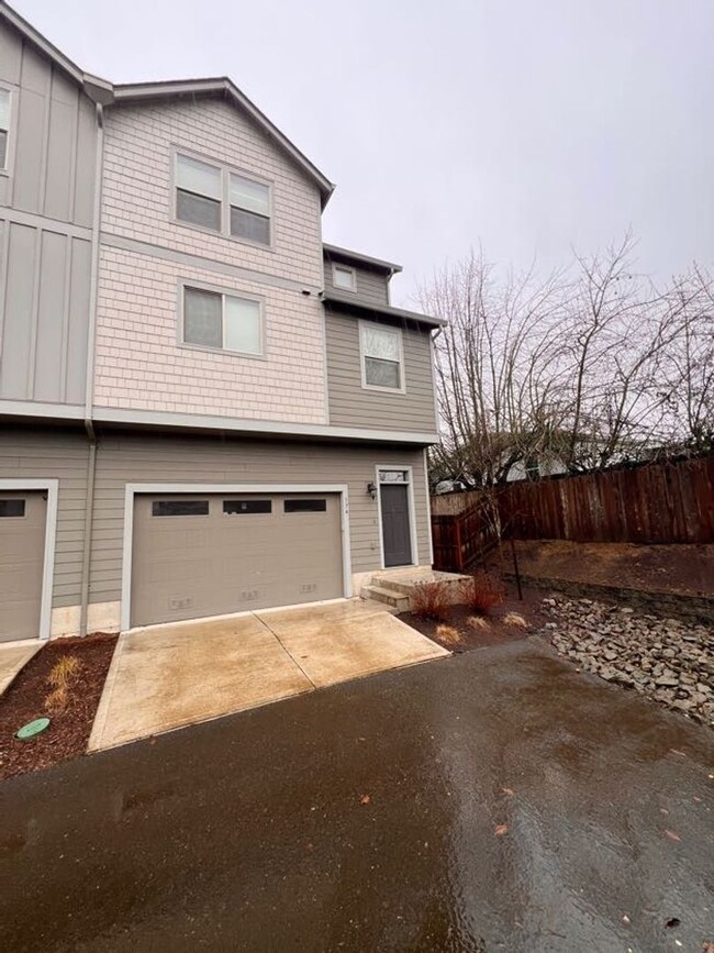 Woodland Townhome Just Minutes from i5 - Woodland Townhome Just Minutes from i5