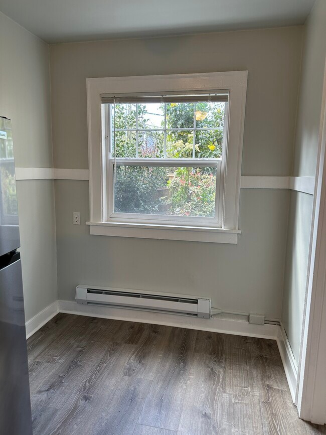 Photo - 766 Belmont Ave E