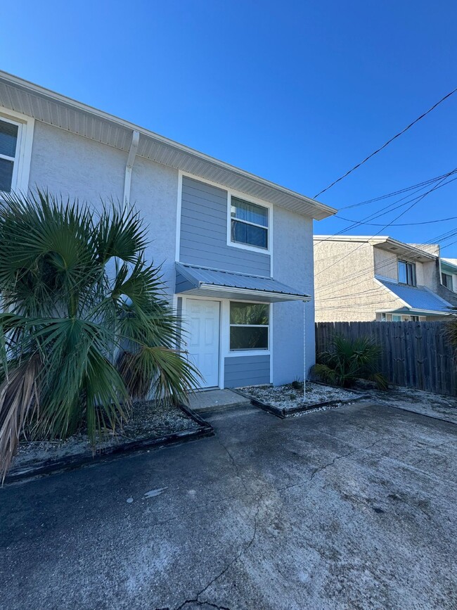 "Coastal Comfort Awaits: Charming 2-Bed Re... - "Coastal Comfort Awaits: Charming 2-Bed Re... Apartment Unit C