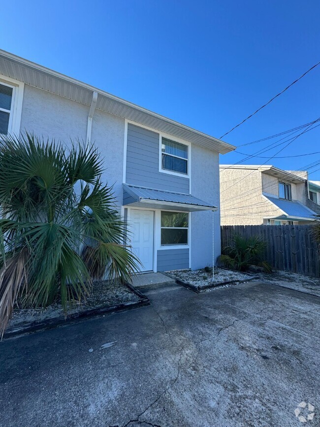 Building Photo - "Coastal Comfort Awaits: Charming 2-Bed Re... Unit C Rental