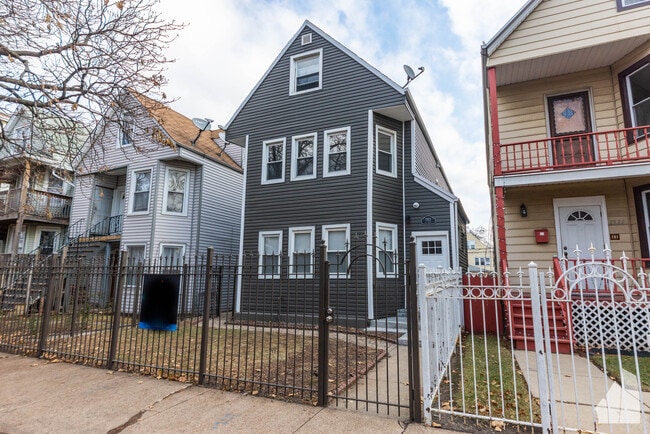 Building Photo - 2923 N Avers Ave Unit 1