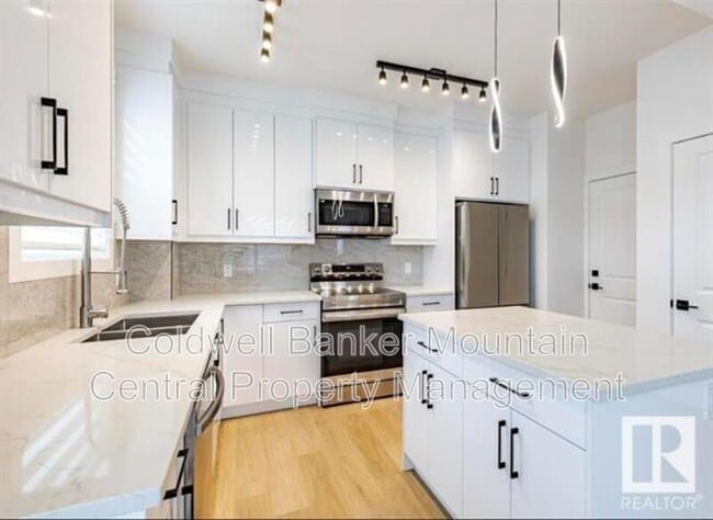 Photo - 10008-10162 162 St NW