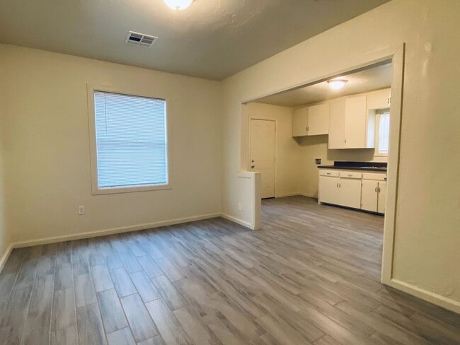 Photo - Charming 4 bedroom 1 bathroom- Ready to be leased Now!