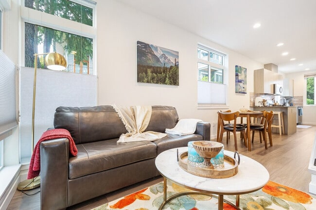 Photo - 9413A Roosevelt Way NE Unit ID1035915P