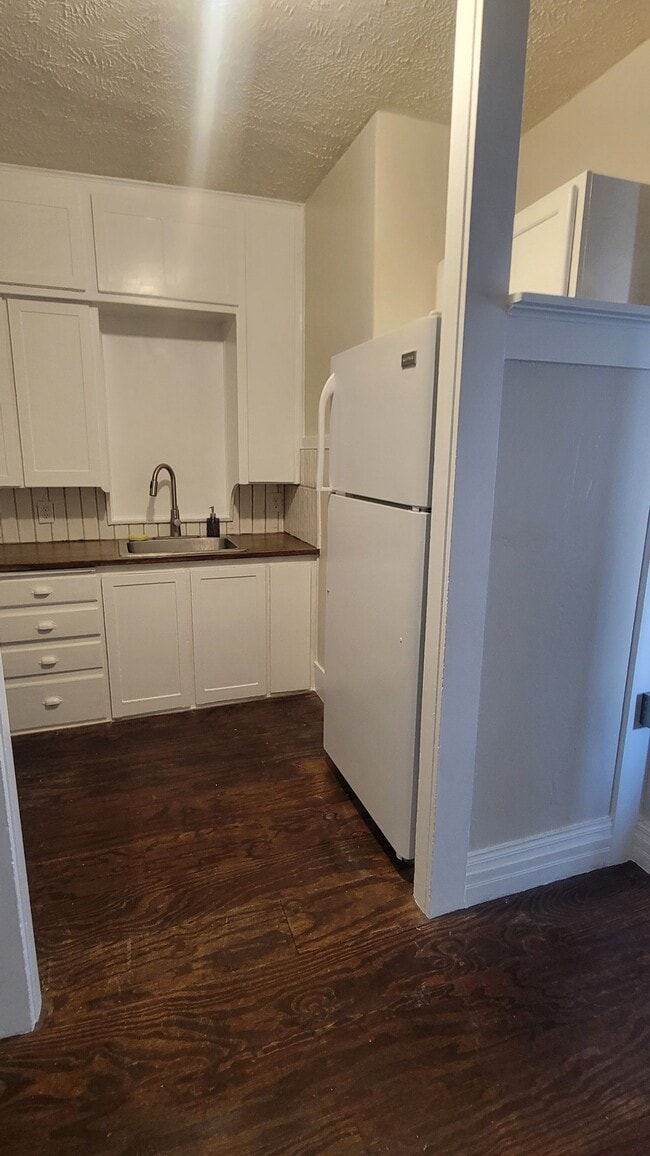 Photo - 4829 Calvert St Unidad 2