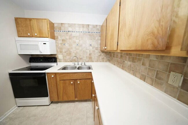 Photo - 1311 W 82nd St Unit B